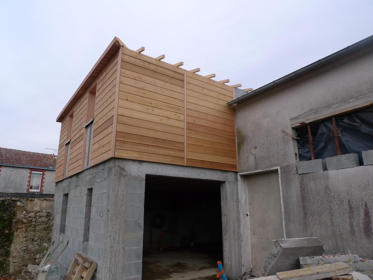 Extension maison ossature bois Loire-Atlantique — bardage Douglas, toiture monopente — Art'Home Travaux